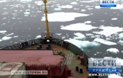 俄罗斯“赫列布尼科夫船长号”破冰船乘务组创造世界纪录