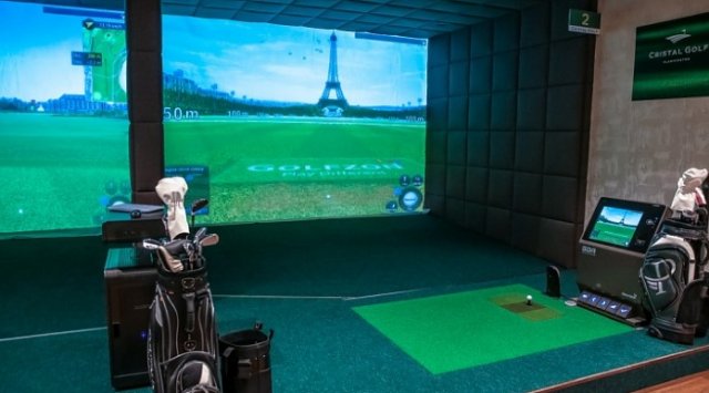 在滨海边疆区赌博区开设了现代的高尔夫模拟器，玩高尔夫模拟器比玩平常的高尔夫便宜多了，而且天气也不会影响游戏的进程。