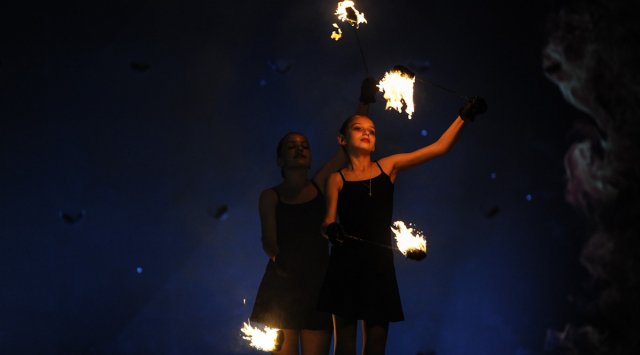 在符拉迪沃斯托克举行了东方火焰舞蹈节