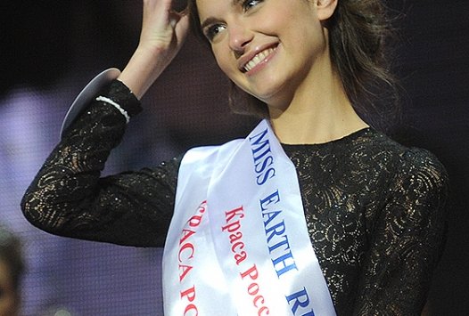 符拉迪沃斯托克的19岁大学生将代表俄罗斯参加 “地球小姐” 的选美大赛