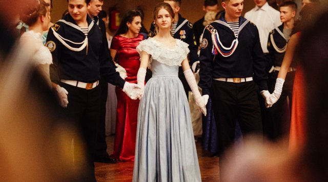俄罗斯涅韦尔斯科国立海洋大学举行了周年化装舞会