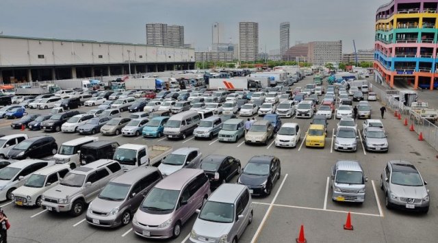 在符拉迪沃斯托克，将可利用的日本汽车转换成为电动汽车