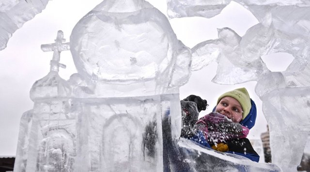 俄冰雕艺术家：中俄冰雕雪雕大奖赛促进中俄两岸友谊之情
