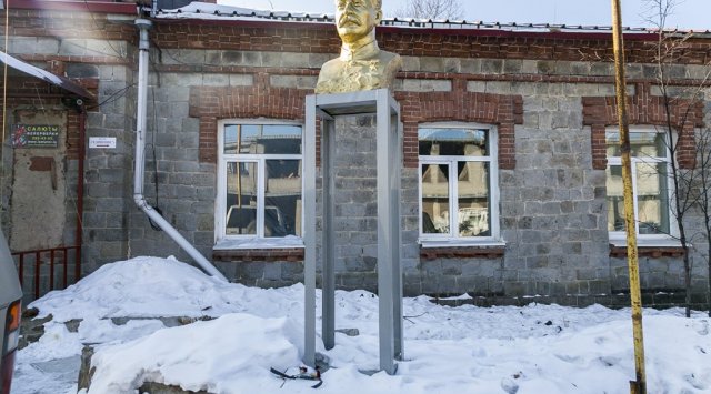 在符拉迪沃斯托克建立了斯大林纪念碑