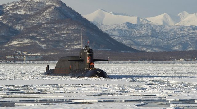 俄太平洋舰队潜艇兵于堪察加进行舱内消防演习