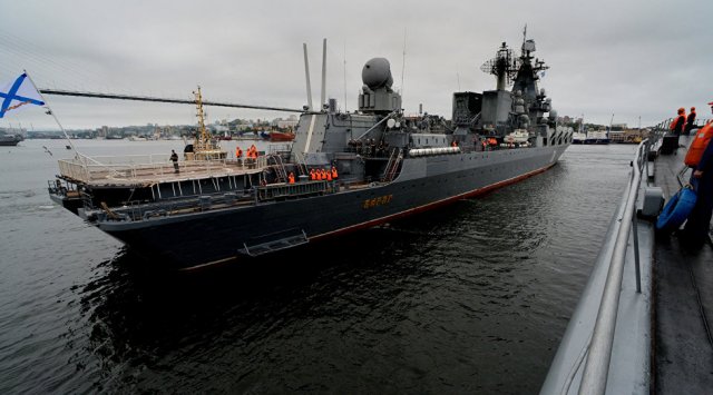 俄太平洋舰队“瓦良格”号巡洋舰开始远洋航行