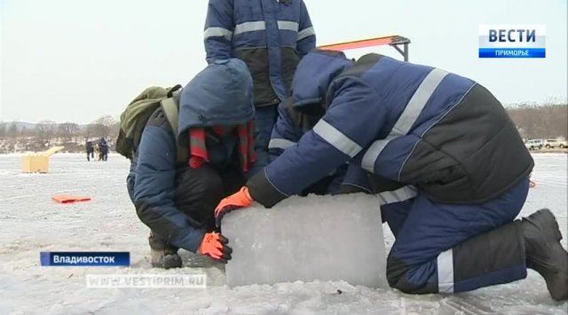 在滨海边疆区诺维克湾举行«Ice Mechanics»冬季实习课