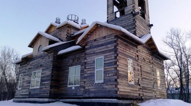 在阿尔谢尼耶夫市建筑木质教堂