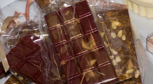 在符拉迪沃斯托克创作出人参和金精提出物巧克力
