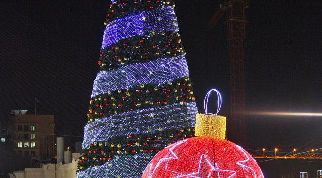 符拉迪沃斯托克的新年圣诞树12月5日之前将出现在中央广场上