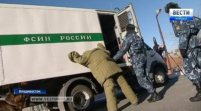 在符拉迪沃斯托克滨海边疆区部门的工作人员接受班联邦监狱服务培训