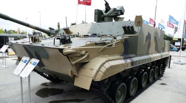 在符拉迪沃斯托克展出首次最新的俄罗斯装甲运兵车